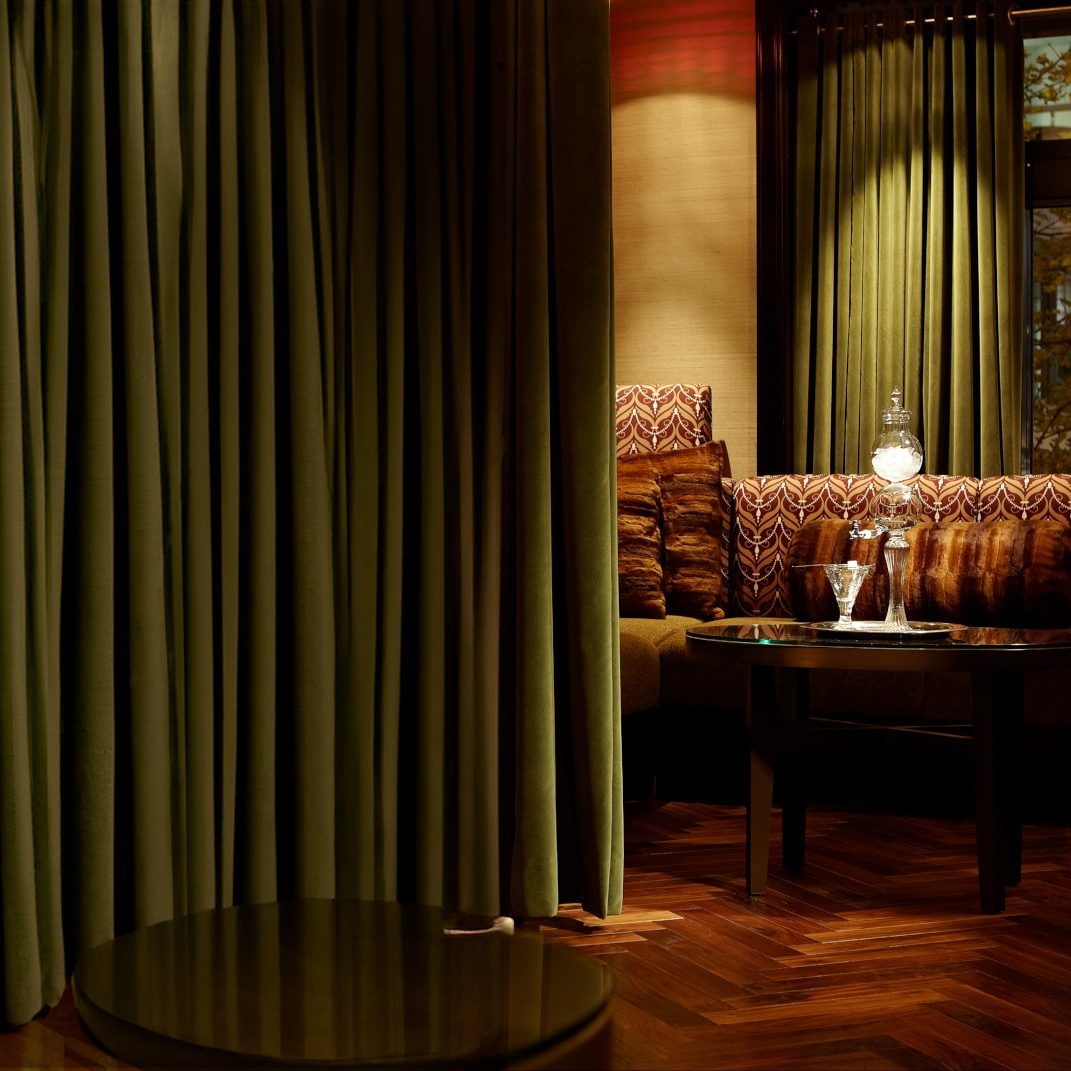 Intérieur feutré et confidentiel du Bar Sarah B. à Montréal